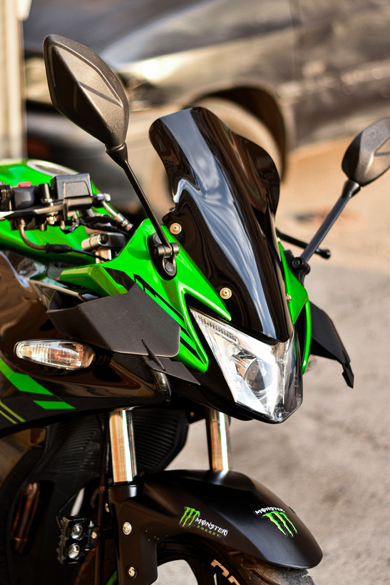 کایت زیر چراغ aprilia( موتورهای اسپرت ریس)