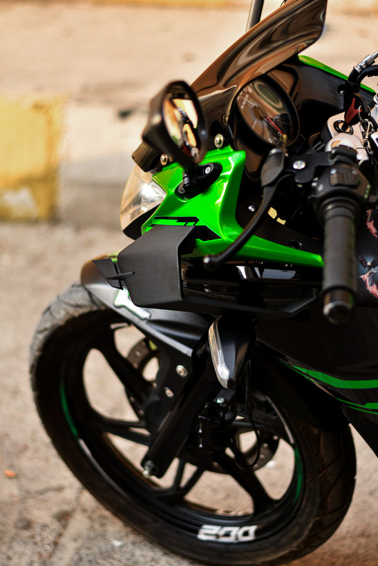 کایت زیر چراغ aprilia( موتورهای اسپرت ریس)