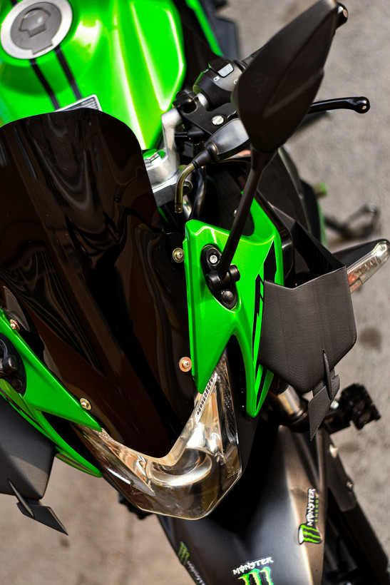 کایت زیر چراغ aprilia( موتورهای اسپرت ریس)